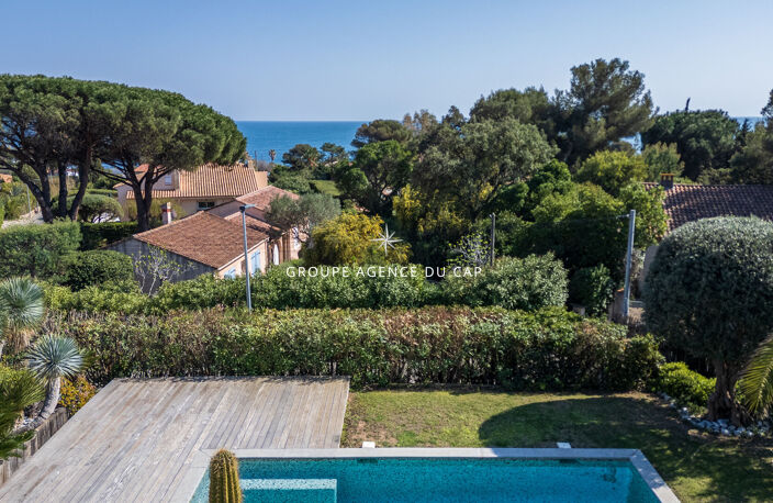 VILLA AVEC VUE MER PISCINE CAVE A VIN 50 METRES DE LA MER, AUX ISSAMBRES — photo 2