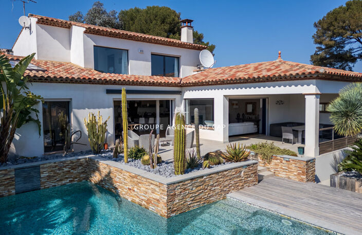 VILLA AVEC VUE MER PISCINE CAVE A VIN 50 METRES DE LA MER, AUX ISSAMBRES — photo 3