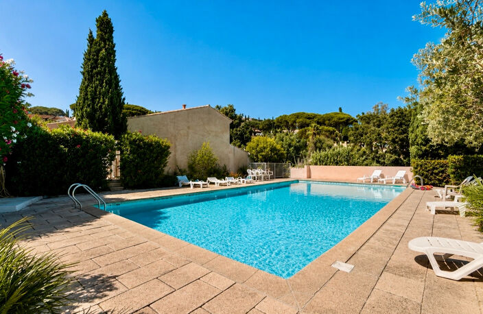 A VENDRE APPARTEMENT 4 PIECES DE 75 M2, 3 CHAMBRES DANS RESIDENCE AVEC PISCINE — photo 2