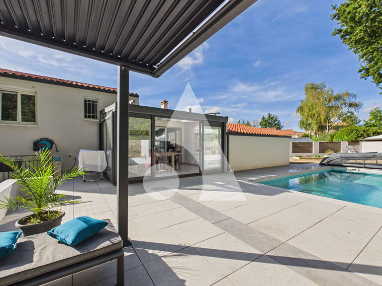 OUDAIRIES - Maison 5 ch - 160 m² - Piscine, terrain clos au calme — photo 1