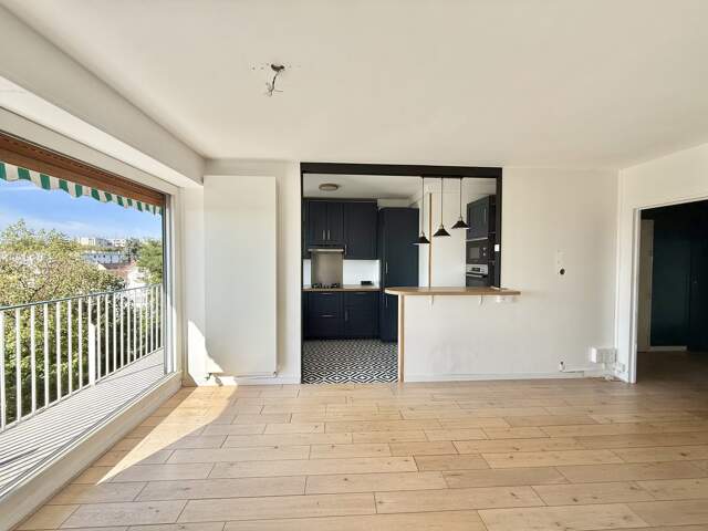 Dernier étage  balcon  vues dégagées  box - 3P 62m2 — photo du bien