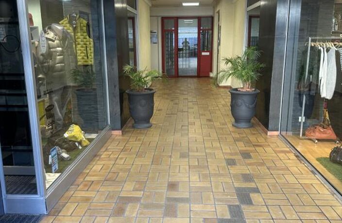 EXCELLENTE OPPORTUNITÉ   LOCAL COMMERCIAL DE 250 M2 AU COEUR — photo 3