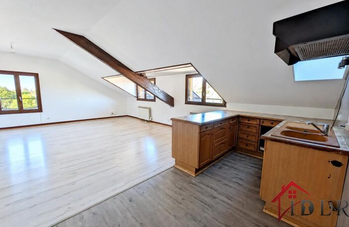 OYONNAX : T3 lumineux    77 m2 au sol   Petite résidence — photo 2