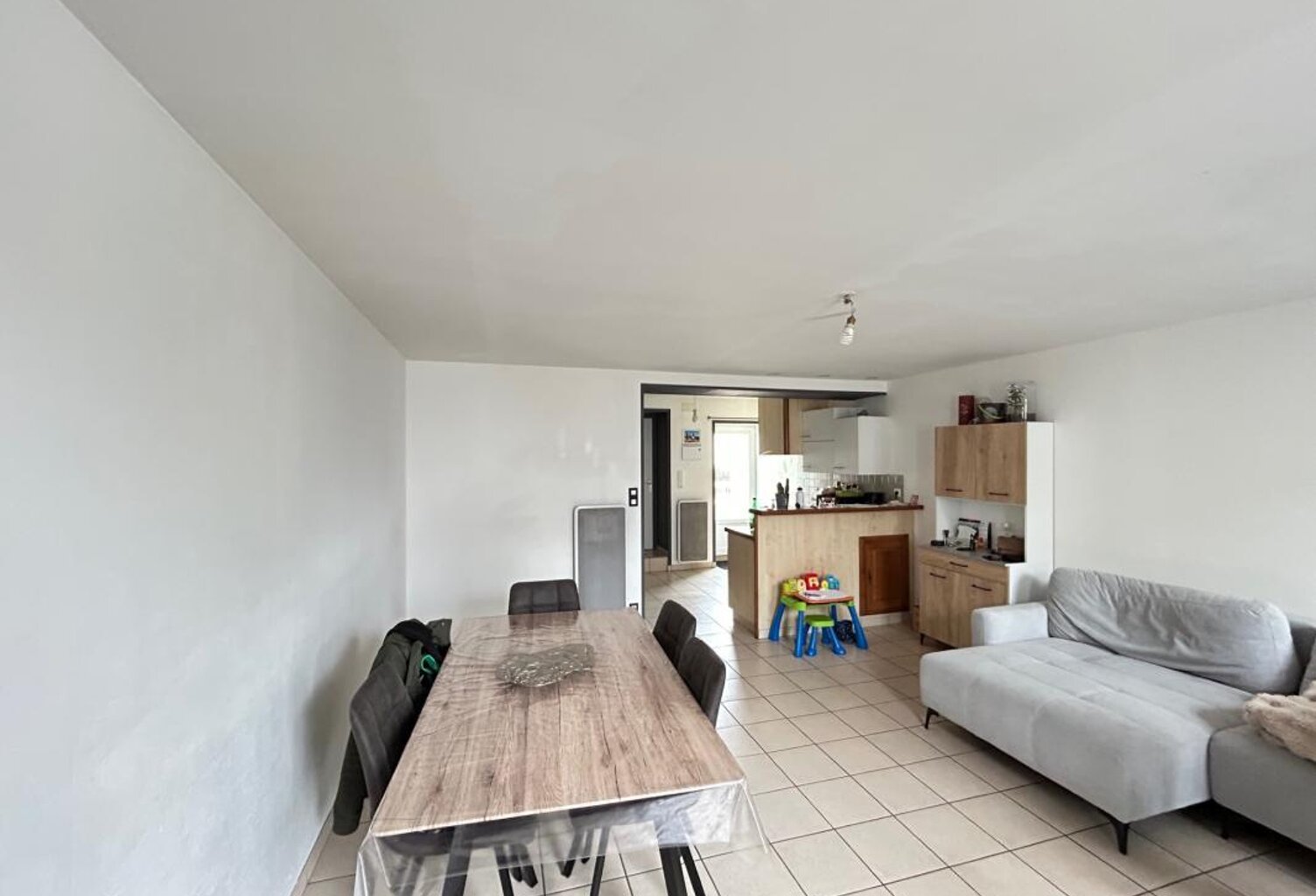 JOLI LOGEMENT 80 M² sur 3 niveaux, 2 CHAMBRES, GARAGE ET REMISE NON ATTENANTS - LOCATAIRE EN PLACE — photo 1