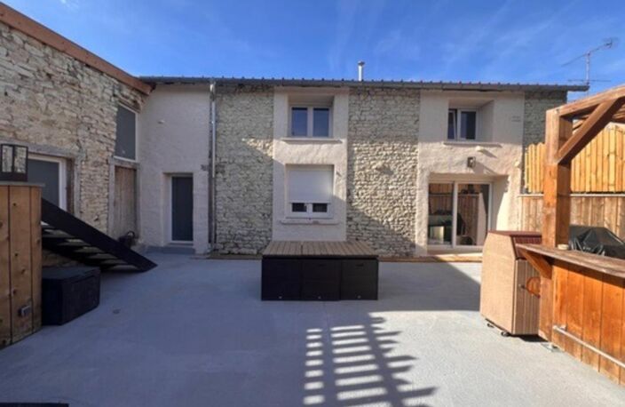 Superbe maison rénovée de 194 m² avec cinéma privé, grande terrasse, terrain et garage — photo 2