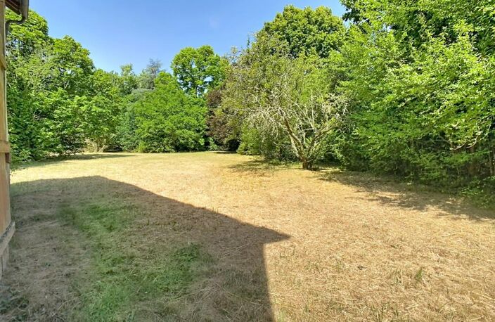 Centre ville de Crouy sur Ourcq - 4.000 m² de Terrain clos avec grange à rénover — photo 2