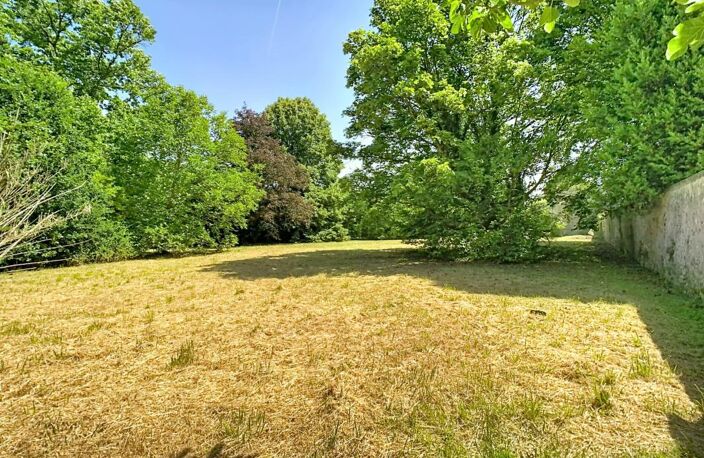 Centre ville de Crouy sur Ourcq - 4.000 m² de Terrain clos avec grange à rénover — photo 3
