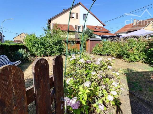 Maison mitoyenne à rénover de 83.73 m² avec jardin à PETITE ROSS — photo du bien