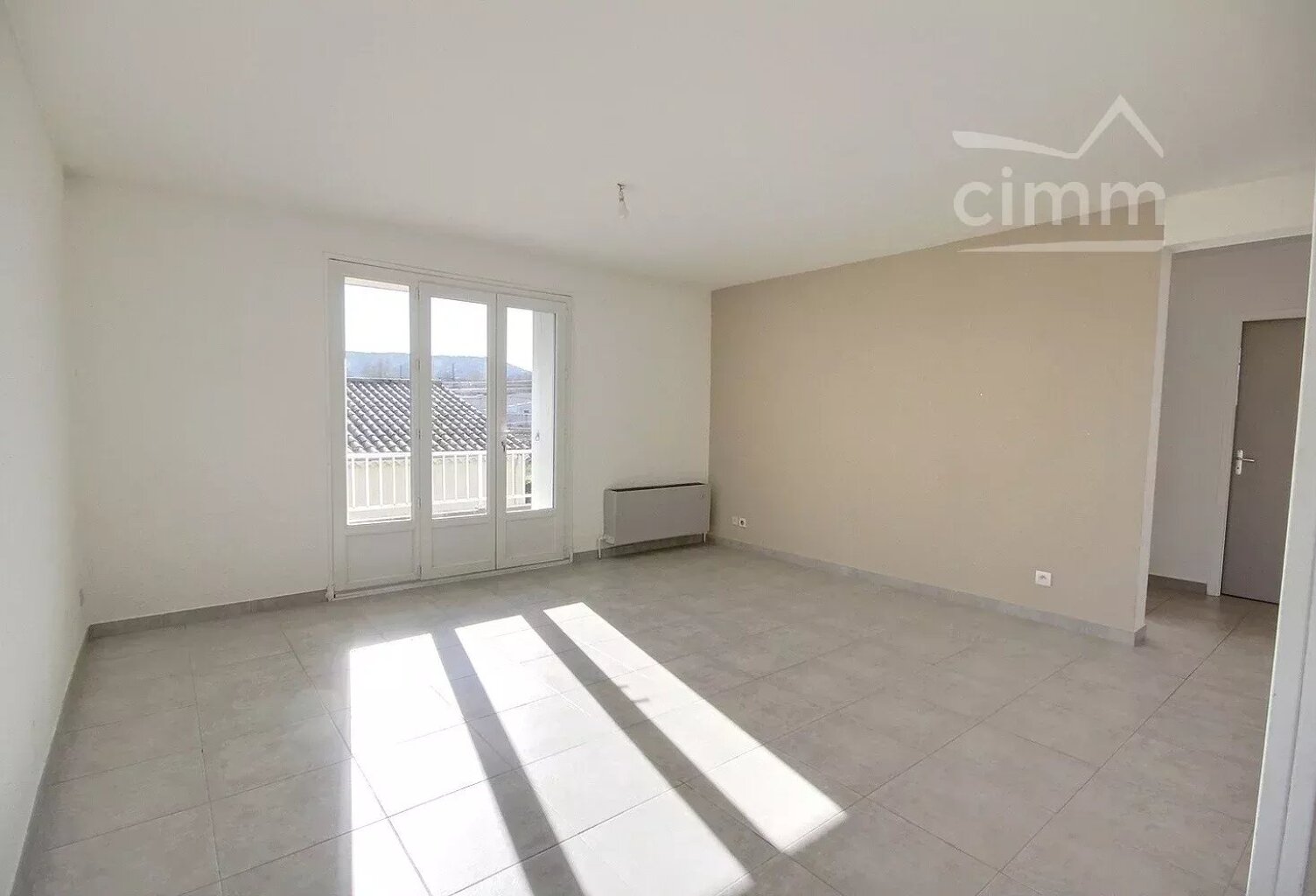 APPARTEMENT F3 avec balcon, garage et parking — photo 1