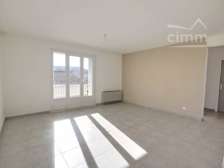 APPARTEMENT F3 avec balcon, garage et parking — photo 1