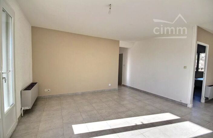 APPARTEMENT F3 avec balcon, garage et parking — photo 3
