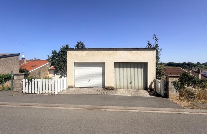 IMMEUBLE DE CARACTÈRE À FORT POTENTIEL – 3 LOGEMENTS – JARDIN – GARAGES – MONTMÉDY — photo 5