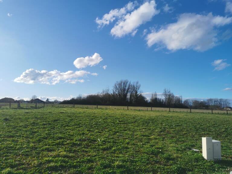 Terrain à bâtir à Bieujac (33210) — photo 1