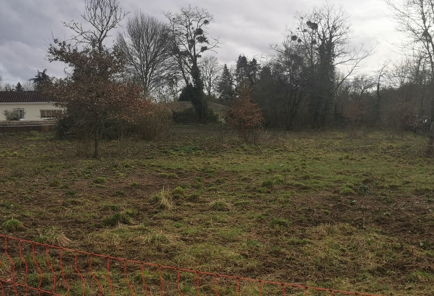 Terrain à bâtir à Noaillan (33730) — photo 1