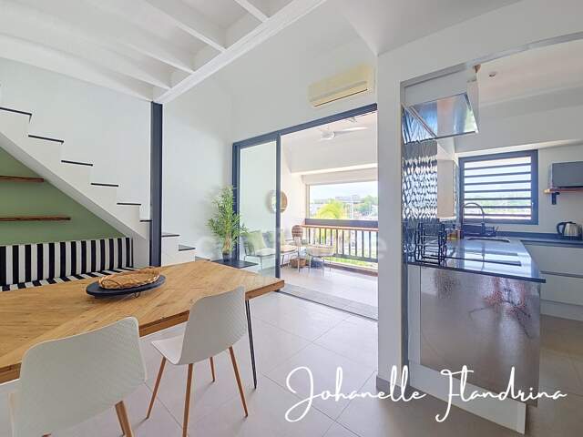 Appt. de standing à louer : T3 duplex meublé. Vue Mer, citerne, entièrement rénové, Marina du Gosier — photo du bien