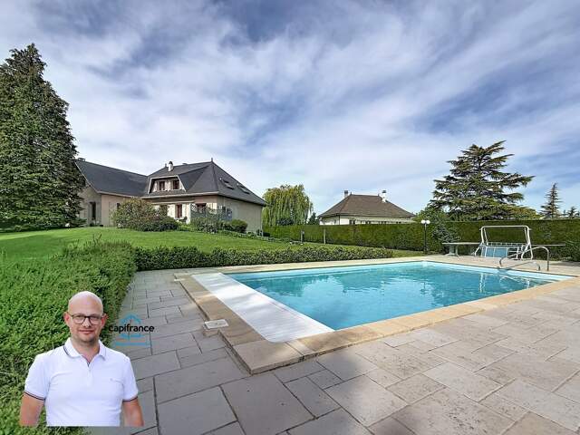 Maison à vendre 9 pièces LES ABRETS EN DAUPHINE sur un parc arboré de plus 2500m2 avec piscine — photo du bien