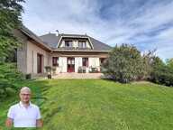 Maison à vendre 9 pièces LES ABRETS EN DAUPHINE sur un parc arboré de plus 2500m2 avec piscine — photo 2