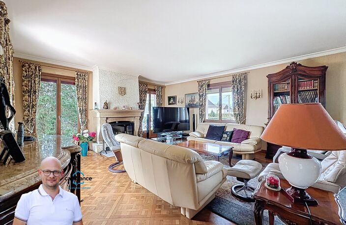 Maison à vendre 9 pièces LES ABRETS EN DAUPHINE sur un parc arboré de plus 2500m2 avec piscine — photo 5