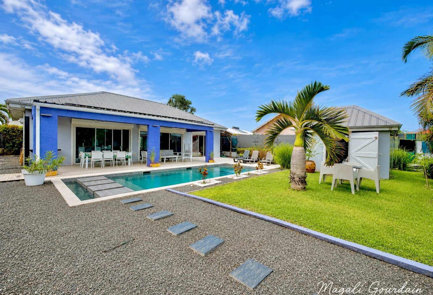 A VENDRE – SAINT-FRANÇOIS – VILLA AVEC PISCINE, GÎTE INDÉPENDANT ET AUTONOMIE ÉLECTRIQUE — photo 1
