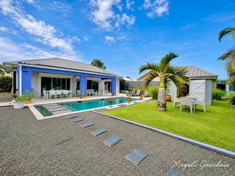 A VENDRE – SAINT-FRANÇOIS – VILLA AVEC PISCINE, GÎTE INDÉPENDANT ET AUTONOMIE ÉLECTRIQUE — photo 1
