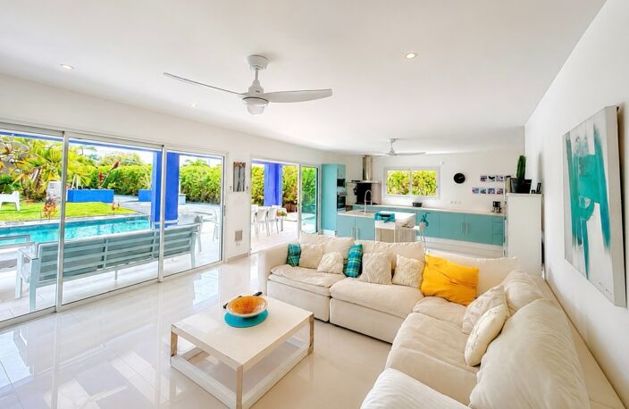 A VENDRE – SAINT-FRANÇOIS – VILLA AVEC PISCINE, GÎTE INDÉPENDANT ET AUTONOMIE ÉLECTRIQUE — photo 2