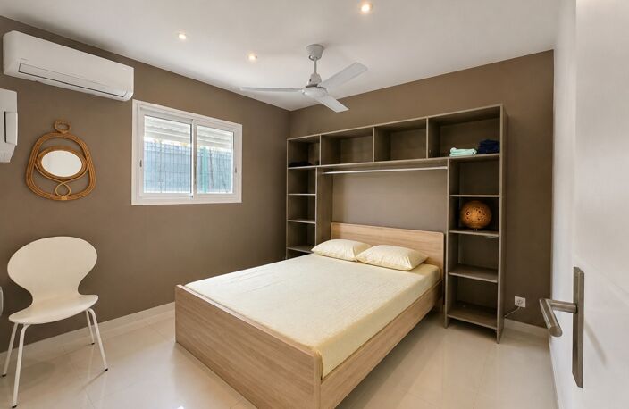 A VENDRE – SAINT-FRANÇOIS – VILLA AVEC PISCINE, GÎTE INDÉPENDANT ET AUTONOMIE ÉLECTRIQUE — photo 5
