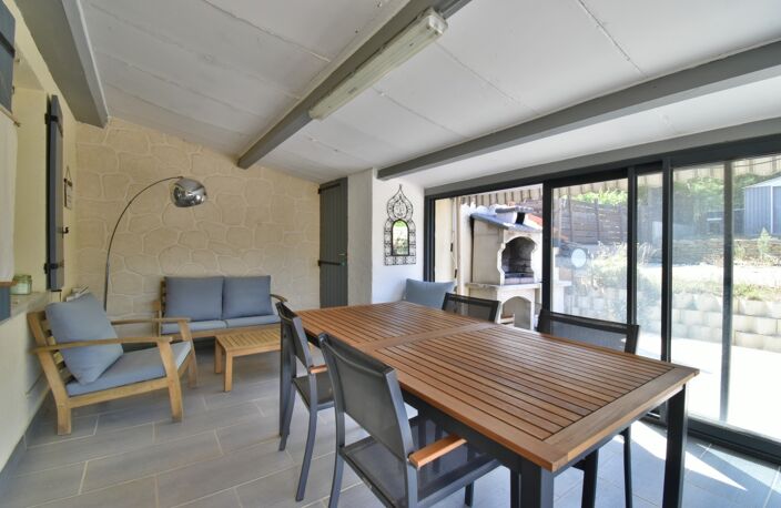 Maison rénovée de 100 m² avec double garage, jardin, terrasses — photo 4