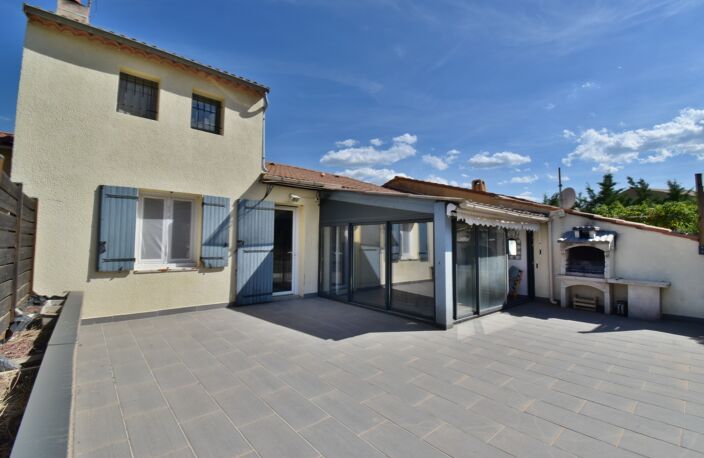 Maison rénovée de 100 m² avec double garage, jardin, terrasses — photo 5