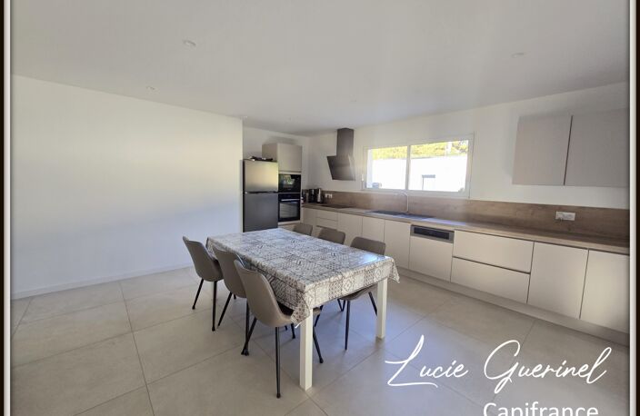 Maison contemporaine de plain-pied à vendre à 5 min de Châteaubriant – 140 m², 4 chambres et terrain de 1 800 m² — photo 3