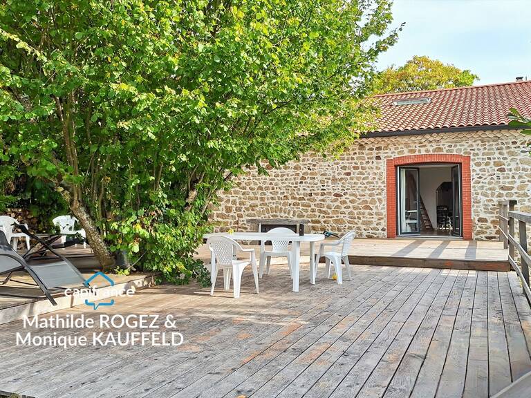 CUNLHAT – ENSEMBLE IMMOBILIER AVEC 2 MAISONS, JARDINS ET DÉPENDANCES – PROCHE GOLF — photo 1