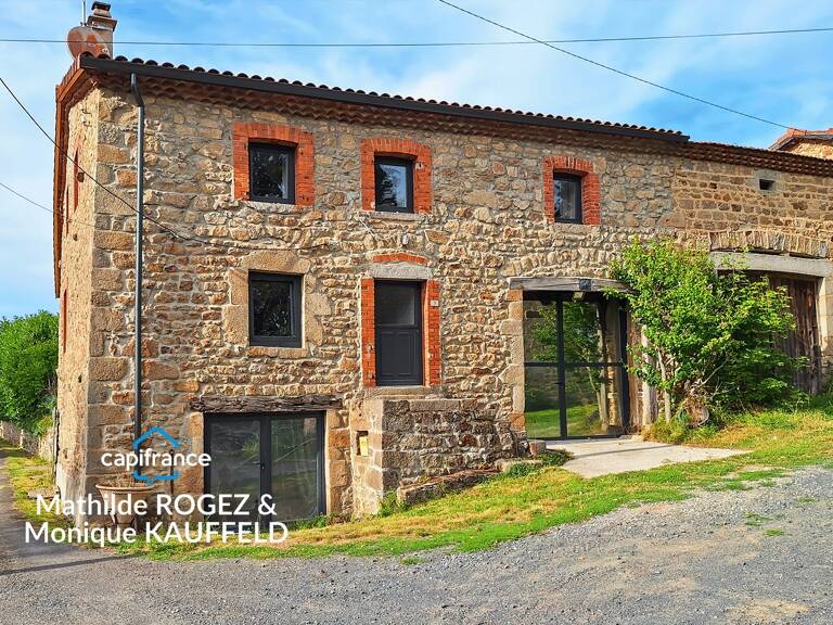 CUNLHAT – BELLE MAISON EN PIERRES RÉNOVÉE – JARDIN 500 M² – GRANGE — photo 1