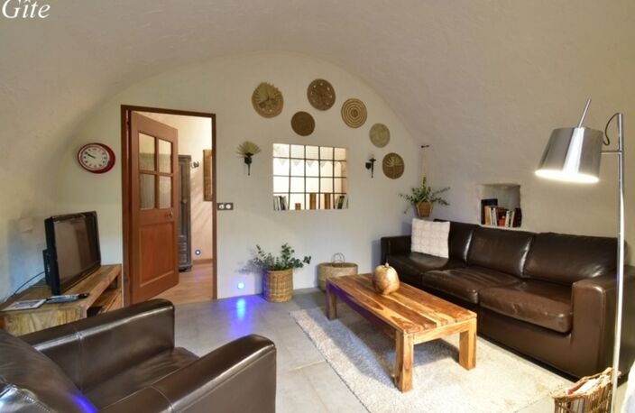 VOLONNE – PROPRIÉTÉ D’EXCEPTION 3,5 HA – 2 HABITATIONS – PISCINE CHAUFFÉE – VUE MONTAGNES — photo 2