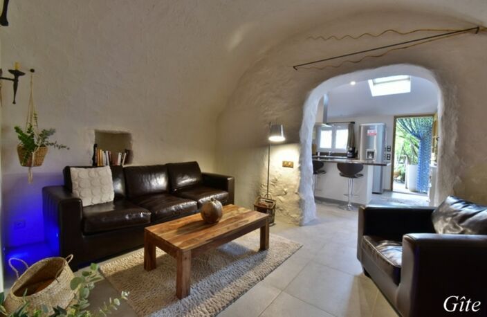 VOLONNE – PROPRIÉTÉ D’EXCEPTION 3,5 HA – 2 HABITATIONS – PISCINE CHAUFFÉE – VUE MONTAGNES — photo 3