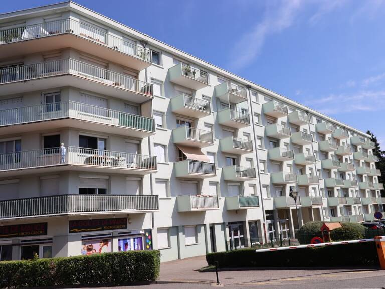 Quartier Bellevue appartement T3 traversant de 64 m², 2 balcons, parking et cave — photo 1