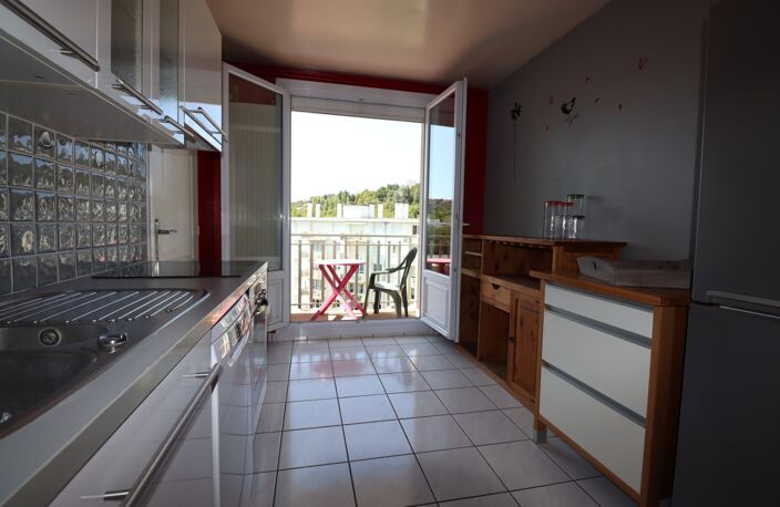 Quartier Bellevue appartement T3 traversant de 64 m², 2 balcons, parking et cave — photo 2
