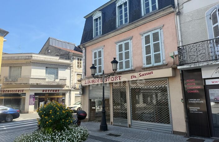 Immeuble à rénover avec locaux commerciaux — photo 2