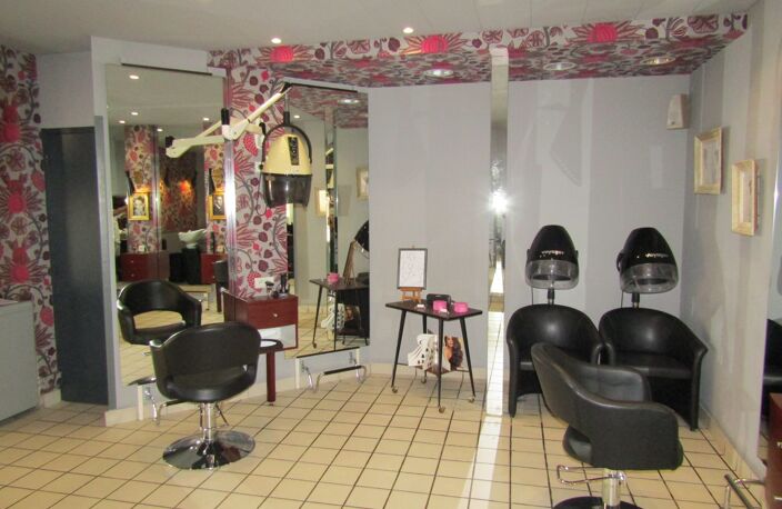 Beau salon de coiffure à Sarlat — photo 2