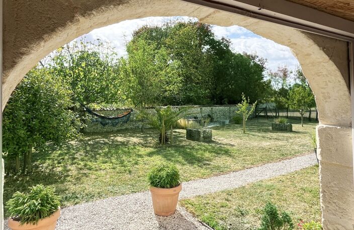Maison à vendre 7 pièces avec dépendance sur terrain de 1140 m² AUMAGNE (17) — photo 3