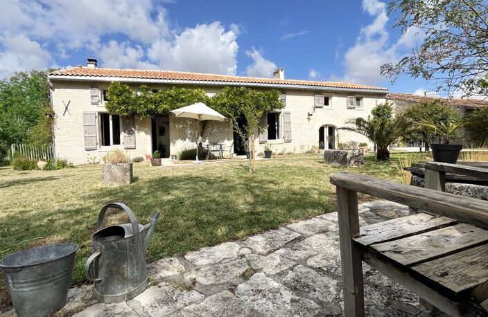 Maison à vendre 7 pièces avec dépendance sur terrain de 1140 m² AUMAGNE (17) — photo 5