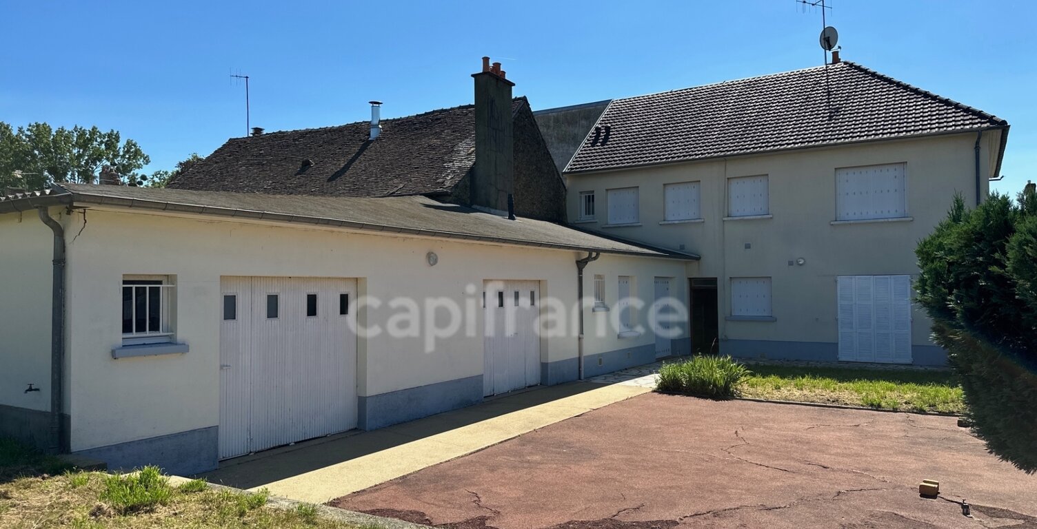 Maison avec local commercial à vendre centre ville SAVIGNE L'EVEQUE (72) — photo 1