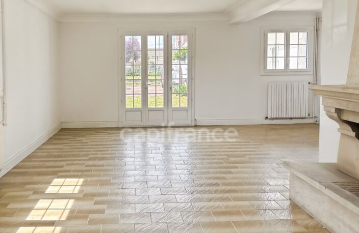 Maison avec local commercial à vendre centre ville SAVIGNE L'EVEQUE (72) — photo 2