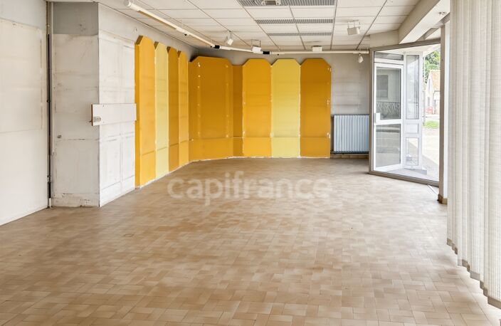 Maison avec local commercial à vendre centre ville SAVIGNE L'EVEQUE (72) — photo 4