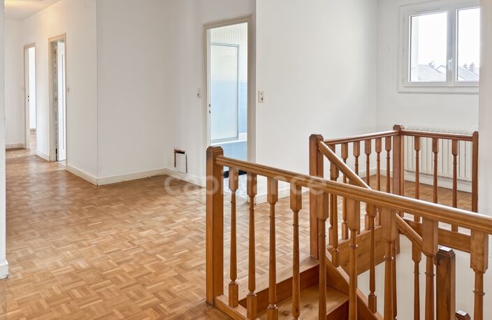 Maison avec local commercial à vendre centre ville SAVIGNE L'EVEQUE (72) — photo 5