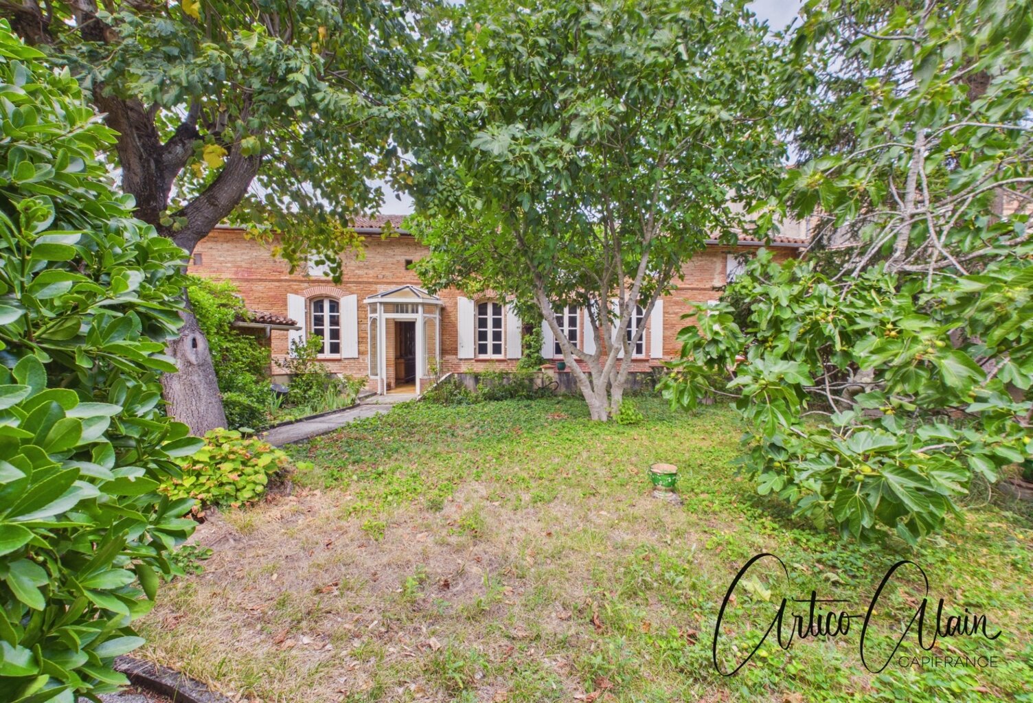 Maison bourgeoise 183 m² – jardin, 2 garages et double accès — photo 1
