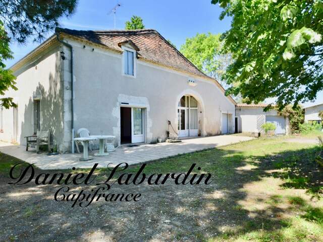 DEMEURE EN PIERRE - SECHOIR - DEPENDANCES - 4 chambres — photo du bien