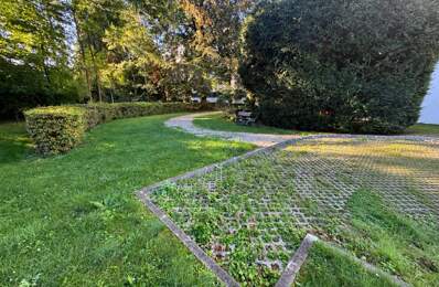 Au coeur du Croisé Laroche, Place Lisfranc,  une place de parking aérienne dans une résidence sécurisée — photo du bien