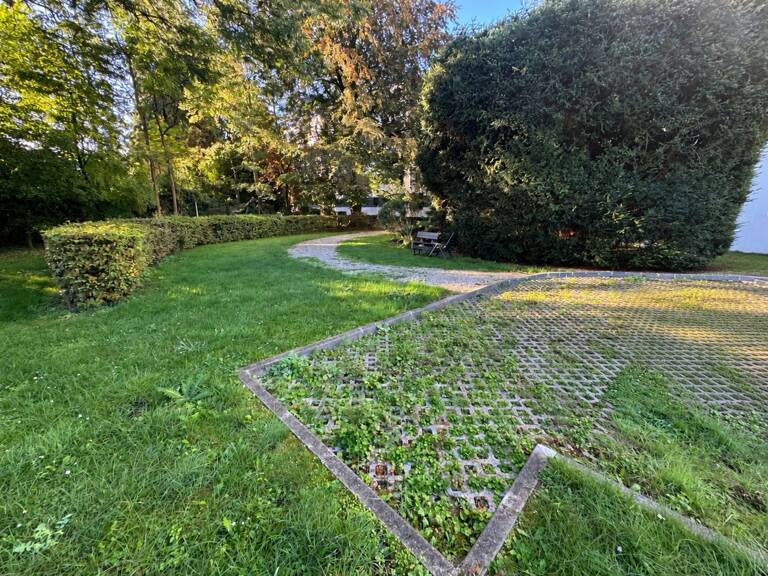 Au coeur du Croisé Laroche, Place Lisfranc,  une place de parking aérienne dans une résidence sécurisée — photo 1