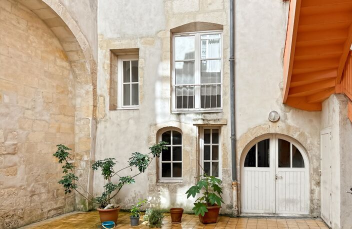 LA ROCHELLE, centre historique, STUDIO MEUBLÉ et rénové de 16m2, 1er étage, local à vélos — photo 5