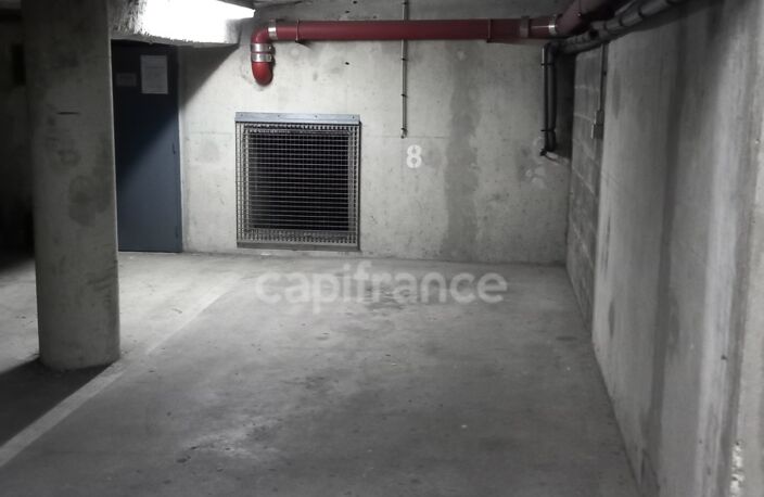 Dpt Vienne (86), à vendre POITIERS Centre-ville - Parking intérieur — photo 2