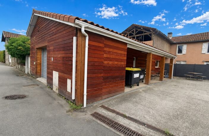 Maison avec local commercial à SAINT GAUDENS (31) — photo 2